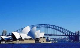 Nhà hát Opera Sydney là biểu tượng đặc trưng của nước Úc.