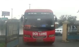 Xe khách 29 chỗ vi phạm, chở 64 hành khách từ Hà Nội đi Ninh Bình bị CSGT xử lý