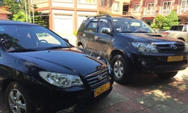 Xe LB trong khu phi thuế quan khi chuyển sang biển số trắng được miễn thuế. Ảnh: H.T