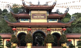 Chùa Ba Vàng. Ảnh: Minh Cương