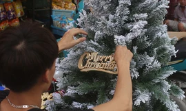 40 triệu đồng 1 cây thông Noel giả dịp cận kề Giáng sinh