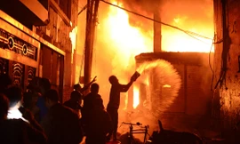 Hàng trăm người thương vong trong vụ hỏa hoạn tại thủ đô Dhaka, Bangladesh. Ảnh: AP