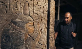 Tổng thư ký Hội đồng tối cao về Cổ vật Ai Cập, ông Mostafa Waziri, khẳng định xác ướp bọ hung là điều gì đó "rất hiếm, rất lạ". Ảnh: Reuters