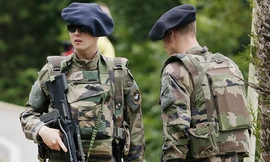 Quân lính Pháp. Ảnh: AP