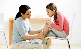 Làm gì khi bé bị chân vòng kiềng?