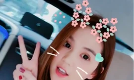 Mặc đồ gợi cảm, Ngọc Trinh tung clip khoe vai trần mướt mịn 