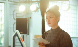 Ít ai biết nữ sinh Vinh 'bắn' 7 thứ tiếng 'gây sốt' đã đầu quân về VTV