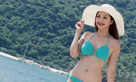 Là một trong những diễn viên theo đuổi thời trang sang trọng, thanh lịch, hiếm khi người hâm mộ thấy Kiều Anh mặc khoét xẻ táo bạo cũng như khoe ảnh bikini trước công chúng.