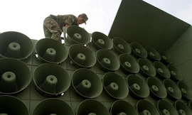 Hàn Quốc tái khởi động chương trình phát loa tuyên truyền dọc biên giới Triều Tiên sau 4 tháng ngừng hoạt động. Ảnh: Reuters