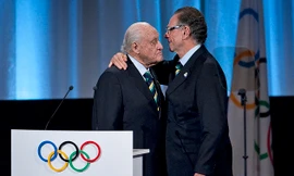 Cựu Chủ tịch FIFA Joao Havelange (trái) qua đời ở tuổi 100. Ảnh: AP