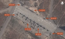 Hình ảnh vệ tinh cho thấy sự xuất hiện của hàng loạt trực thăng tấn công Nga ở căn cứ không quân Al - Shayrat. Ảnh: Janes