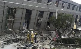 Lực lượng cứu hộ khắc phục hậu quả vụ động đất. Ảnh: Reuters