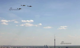 Các máy bay ném bom-tên lửa chiến lược Tu-95MS tham gia cuộc diễu hành Ngày Chiến thắng ở Moscow hôm 9/5. Ảnh: Sina 