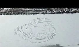 [VIDEO] Tái hiện hình ảnh phi hành gia Gagarin trên mặt băng khổng lồ