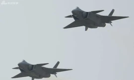 [ẢNH] Siêu tiêm kích J-20 của Trung Quốc ‘xuất đầu lộ diện’