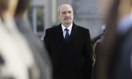 Bộ trưởng Quốc phòng Ba Lan Antoni Macherevich. Ảnh: AP