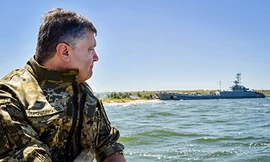 Tổng thống Ukraine Poroshenko tham vọng về một hạm đội Biển Đen hùng mạnh của NATO ở khu vực. Ảnh: Kommersant
