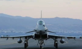 Một trong 131 máy bay Typhoon của Không quân Hoàng gia Anh không được trang bị hệ thống cảnh báo trên không. Ảnh: Getty