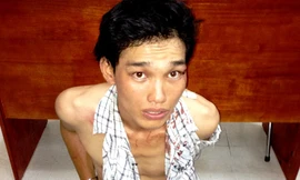 Tên cướp Mai Thế Ngọc đang bị bắt tại cơ quan công an