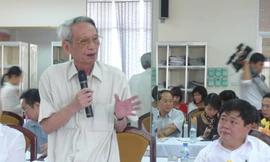 Nhà báo lão thành Đỗ Phượng phát biểu tại hội thảo Ảnh: P.C