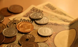 Đánh cá, vớt được 11 triệu yên tiền mặt