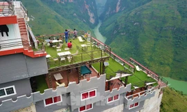 Bộ VHTTDL lên kiểm tra công trình chui Mã Pì Lèng