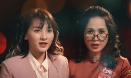 Cặp mẹ chồng-nàng dâu nhép "Happy new year".