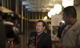 Đạo diễn Lương Đình Dũng nhận giải