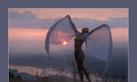 Ảnh nude của Thái Phiên tại triển lãm đầu tiên ở Hà Nội. Ảnh: Bảo Hân