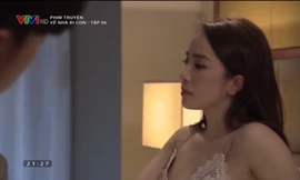 Vũ có chút thất vọng vì ngỡ Nhã sẽ làm cao thay vì vồ vập mình nhanh như vậy.