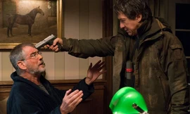 Thành Long đối đầu Pierce Brosnan