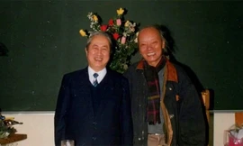 GS. Hà Văn Tấn (trái) và GS. Trần Quốc Vượng trong bộ tứ lịch sử