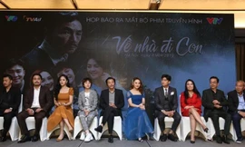 Bộ Văn hóa trao bằng khen cho đoàn làm phim Về nhà đi con