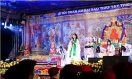 Sao Mai Thu Hằng lần thứ hai đứng trên sân khấu Đại Bảo tháp Mandala Tây Thiên