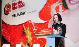 Ca sỹ, diễn viên Miu Lê tham gia nhiều hoạt động quảng bá dâu tây Hàn Quốc, trong đó có clip quảng bá trên truyền hình rất vui nhộn