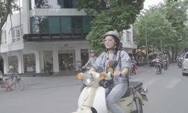 Hình ảnh trẻ trung của Mai Diệu Ly trong MV "Ngẫu hứng phố" của Trần Tiến