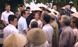 Chủ tịch tỉnh bị dân xã chặn xe gửi đơn kiện