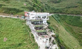 Công trình xây dựng trên đèo Mã Pì Lèng gây xôn xao dư luận