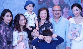 Lê Khanh vào vai mẹ của ba cô con gái trong phim mới "Mẹ ơi bố đâu rồi?". Ảnh: Bảo Hân