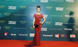 Loạt hoa hậu, á hậu và dàn sao rạng rỡ trên thảm đỏ Cống hiến 2018