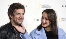 Vợ chồng Marion Cotillard chịu khó bên nhau sau tin đồn về cuộc li hôn của Brad Pitt 