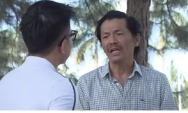 Ông Sơn bảo vệ Thư khỏi bị người khác quyến rũ