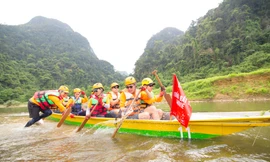 Victor Vũ đưa đoàn làm phim khám phá lại Quảng Bình