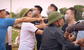 Dân chặn xe doanh nghiệp không cho thi công