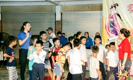 Người đẹp Nhân ái Phạm Thủy Tiên ở làng trẻ SOS