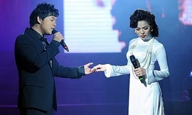 Cặp song ca ăn ý Lệ Quyên-Quang Lê tái ngộ trong đêm nhạc "Sầu tím thiệp hồng"