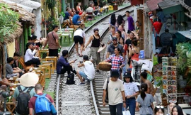 Bộ Văn hóa cho rằng các điểm kinh doanh cà phê đường tàu cần theo luật