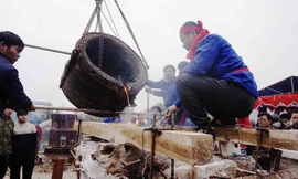 Đổ mẻ đồng đầu tiên của bức tượng Quốc tổ