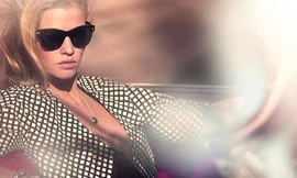 Lara Stone nóng bỏng với phong cách nhiệt đới