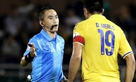 Trọng tài 'cướp' phạt đền của Nam Định nhận án phạt bổ sung?